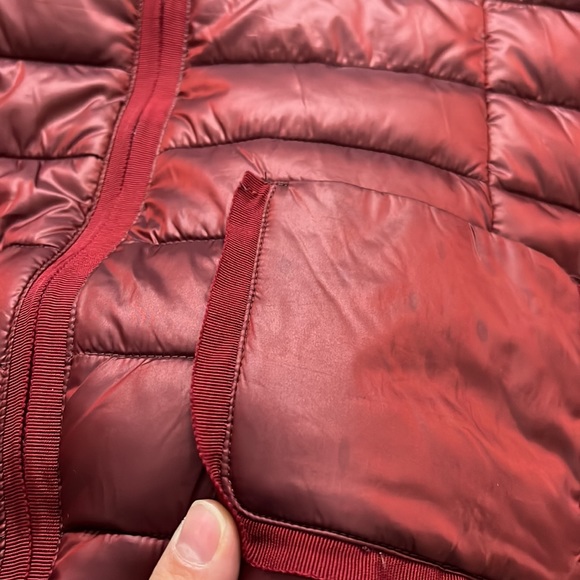 Sisley burgundy red lightweight puffer coat - Picture 4 of 7
